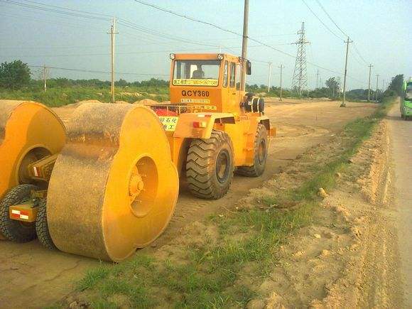 多錘頭破碎機租賃使道路工程發展更快